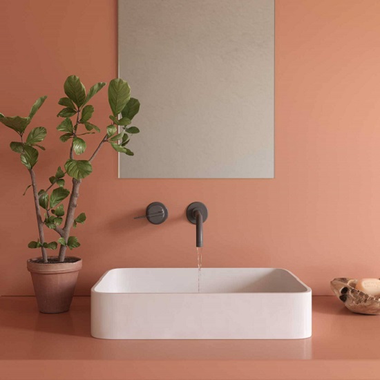 Fregadero integrado de cuarzo Integrity en el baño Silestone Arcilla Red