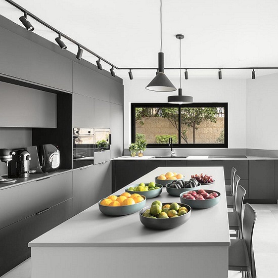 Isla y encimera de porcelánico Dekton Sirocco