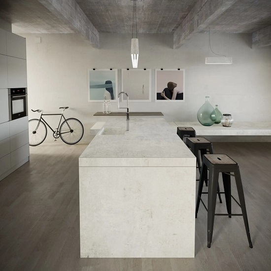 Isla de cocina con barra de desayuno Dekton Lunar