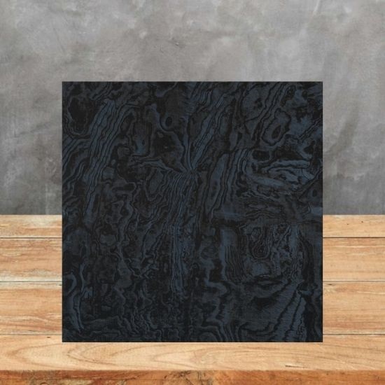Muestra de porcelánico Dekton Liquid Embers