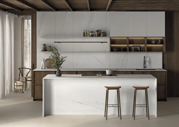 Isla y cocina moderna de cuarzo Silestone Ethereal Dusk