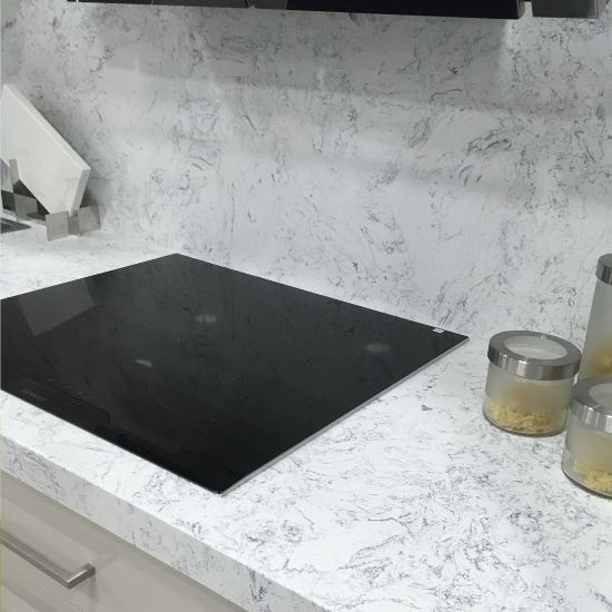 encimera de cocina y salpidacero Compac Volcano Cloud
