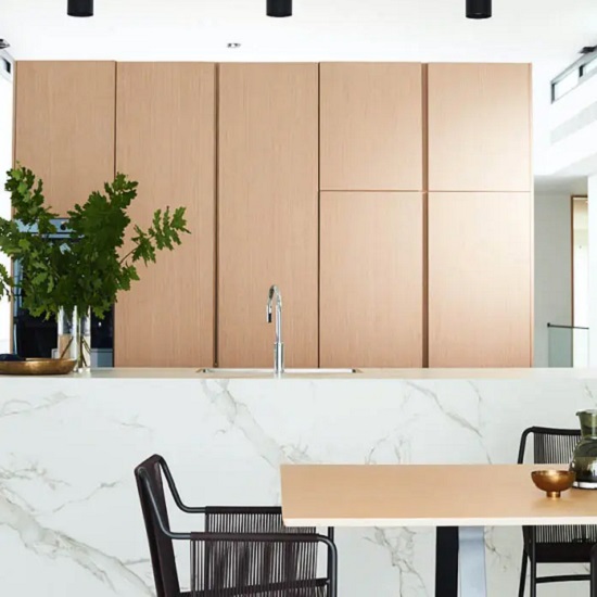 cocina moderna con encimera Dekton Aura