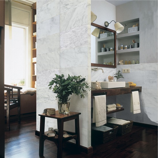 pared de cocina con mármol Bianco Venato