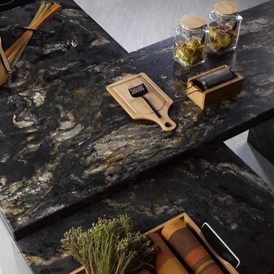 foto de encimeras Granito Titanium en una cocina