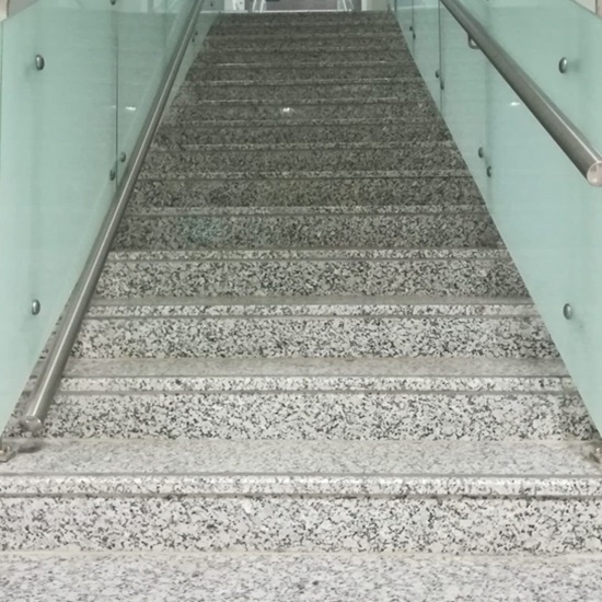 escalera Granito Gris Perla