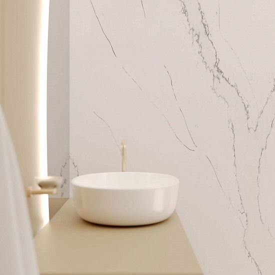 pared de baño Technistone Calacatta Serchio