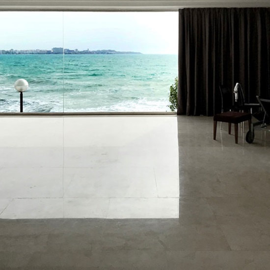 una cocina con suelos de baldosa de Terrazo Botticino