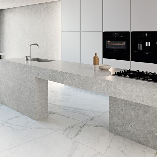 cocina blanca con Ascale Borgogna Silver