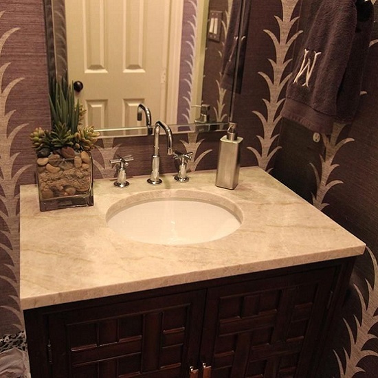 un lavabo hecho de piedra cuarcita Taj Mahal en un baño