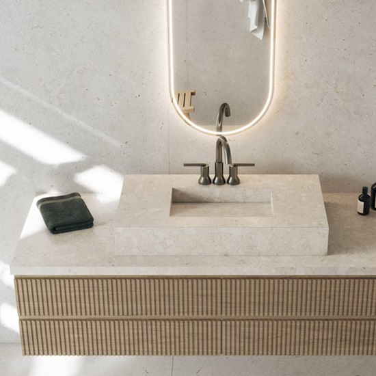 un baño con lavabo y fregadero Dekton Ava