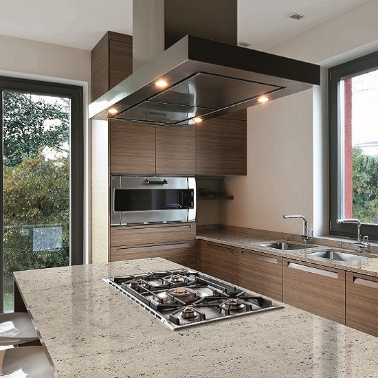 una isla de cocina en Granito Kashmir White