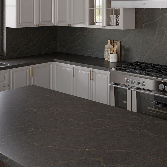 una cocina con encimeras Silestone Bohemian Flame