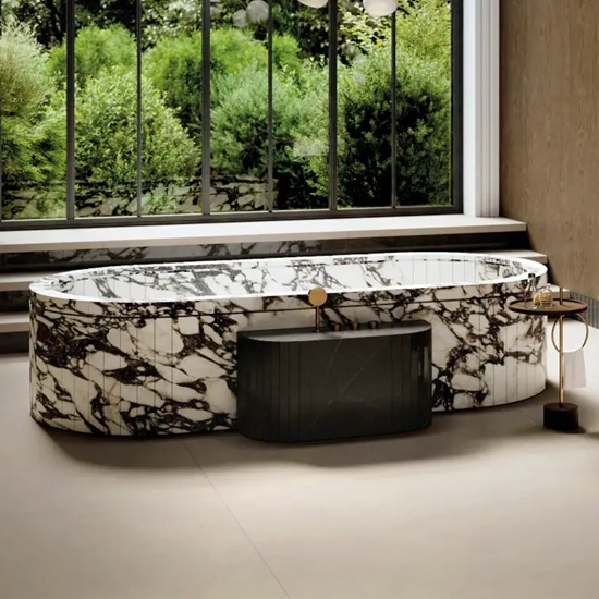 una bañera hecha con Xtone Calacatta Viola