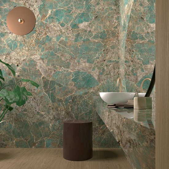 un baño lujoso con frentes de pared Xtone Amazonite