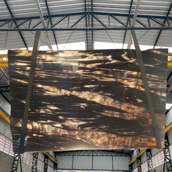 una tabla cuarcita Naturamia Karoo con retroiluminación